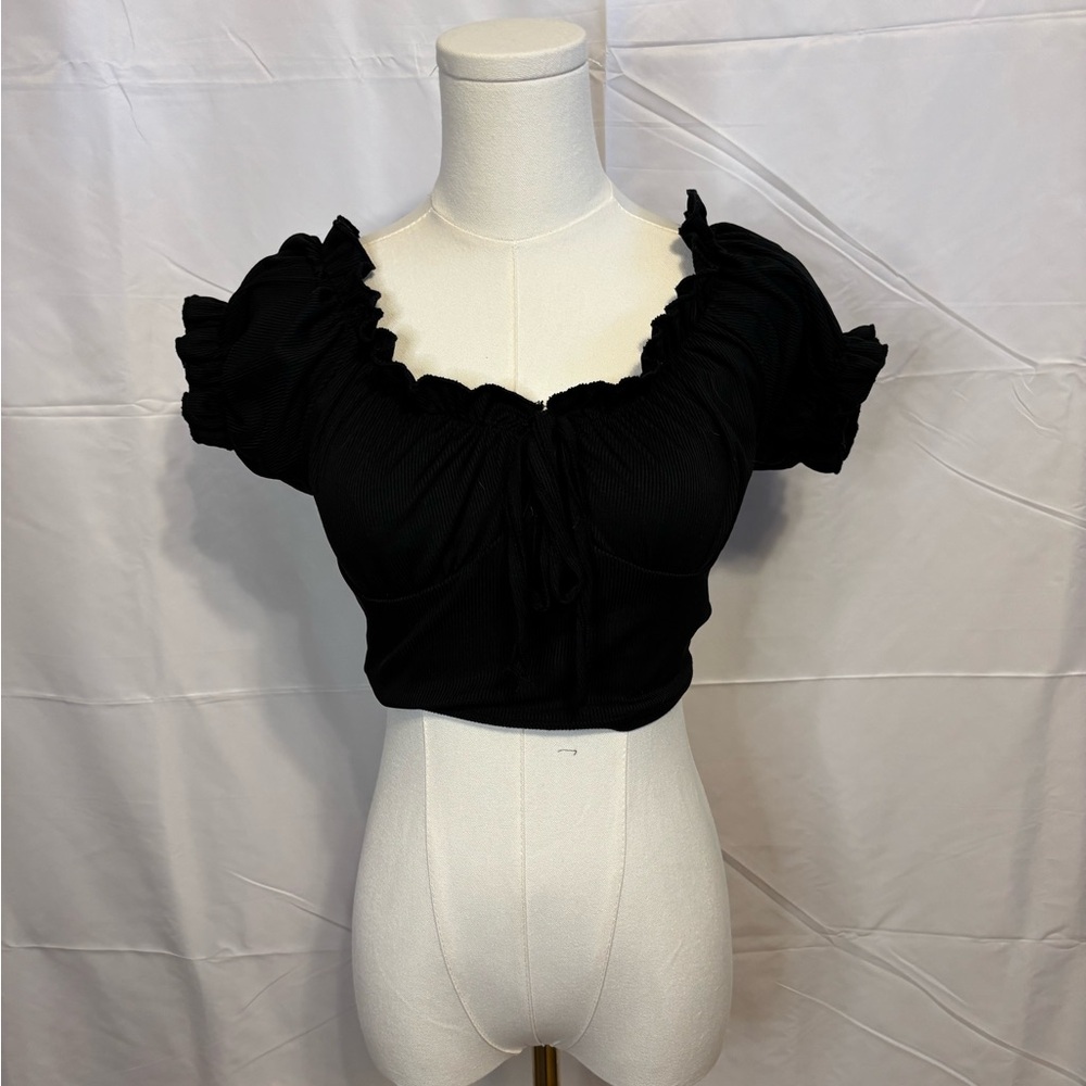 SHEIN Black‎ Ruffled Crop Top